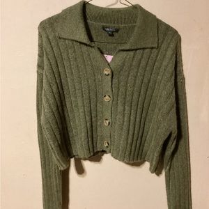 Women’s Wild Fable Oversized Cropped Sweater Olive Green Size S New with tag.